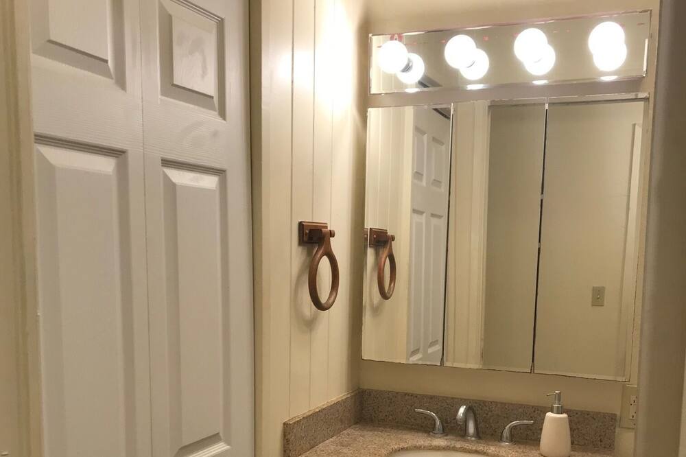 Photo of Bathroom in Waialua