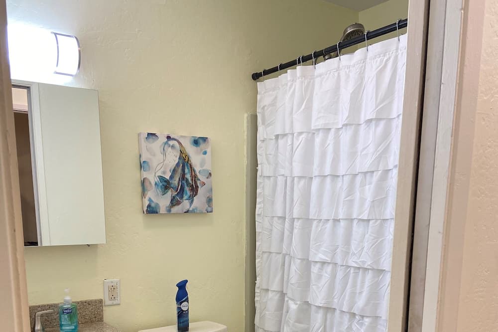 Photo of Bathroom in Waialua