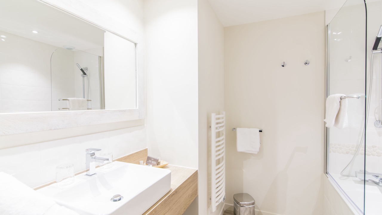 Photo of Bathroom in Benouville