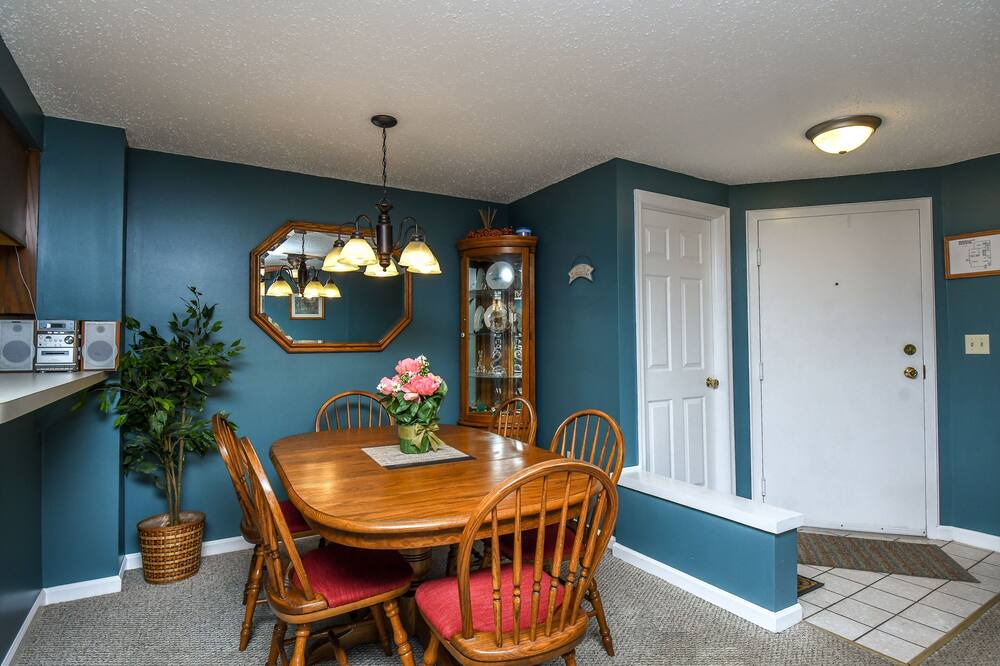 Photo of Livingroom in McHenry