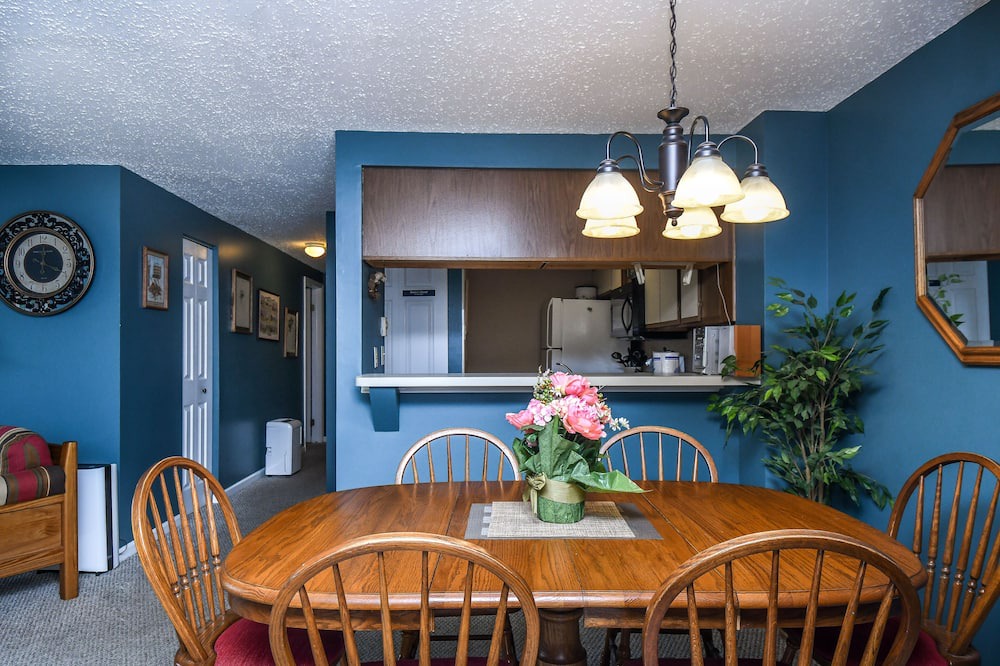 Photo of Livingroom in McHenry