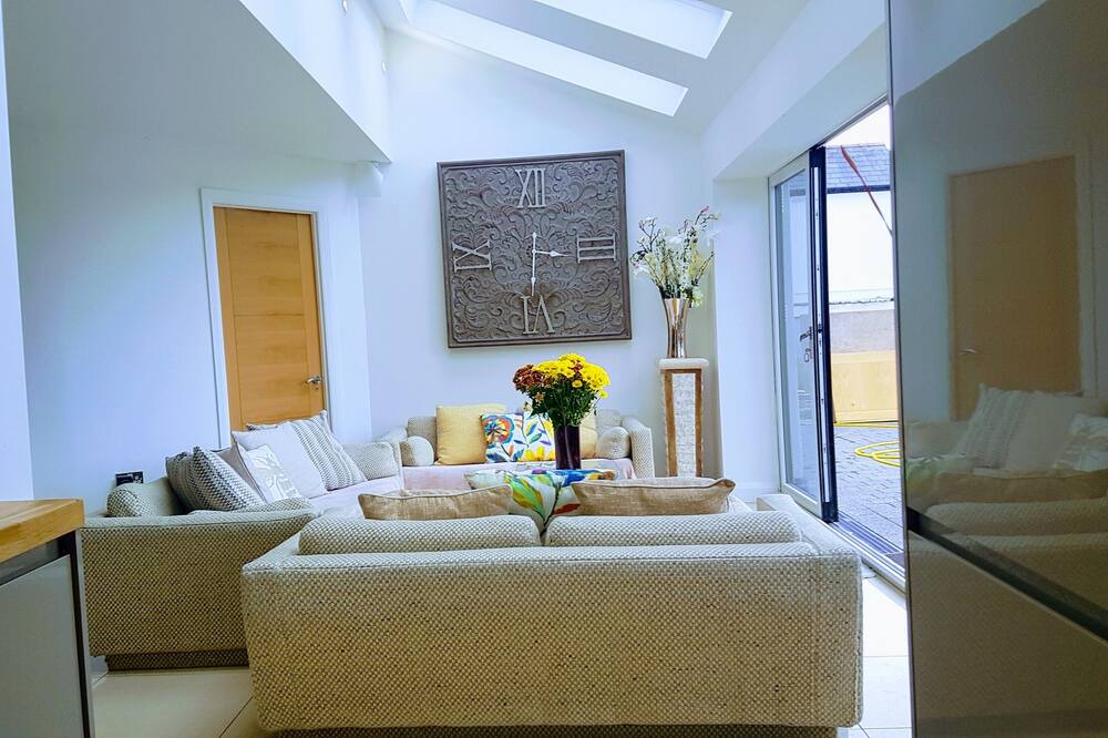 Photo of Livingroom in Barry