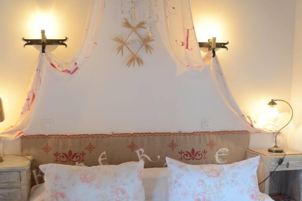 Photo of Bedroom in Perouges