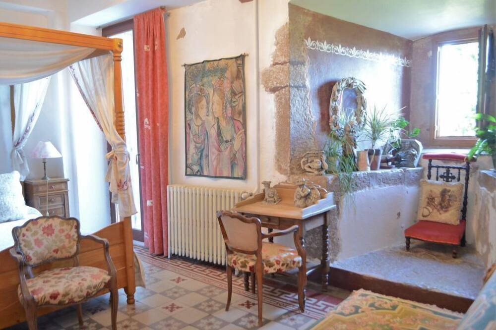 Photo of Bedroom in Perouges