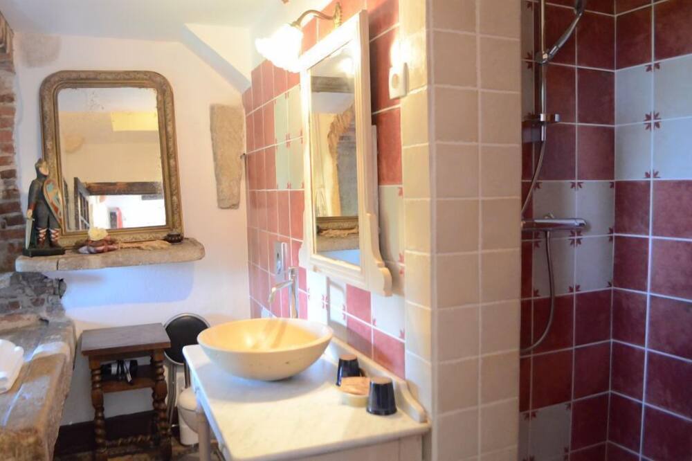 Photo of Bathroom in Perouges