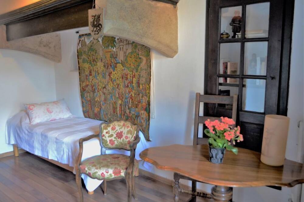 Photo of Bedroom in Perouges
