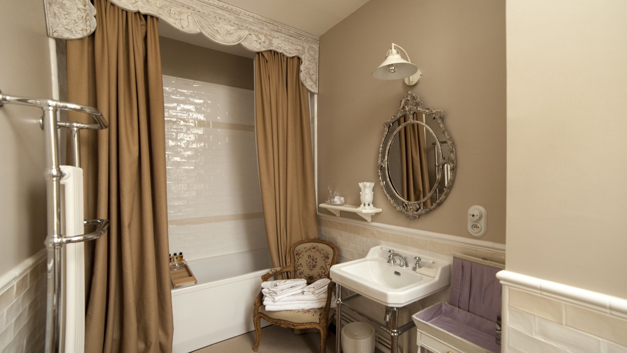 Photo of Bathroom in Sainte-Catherine-de-Fierbois