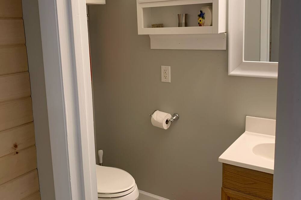 Photo of Bathroom in Barnardsville