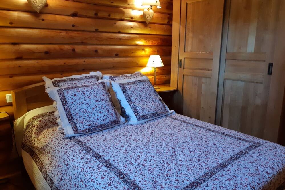 Photo of Bedroom in Pyrenees 2000