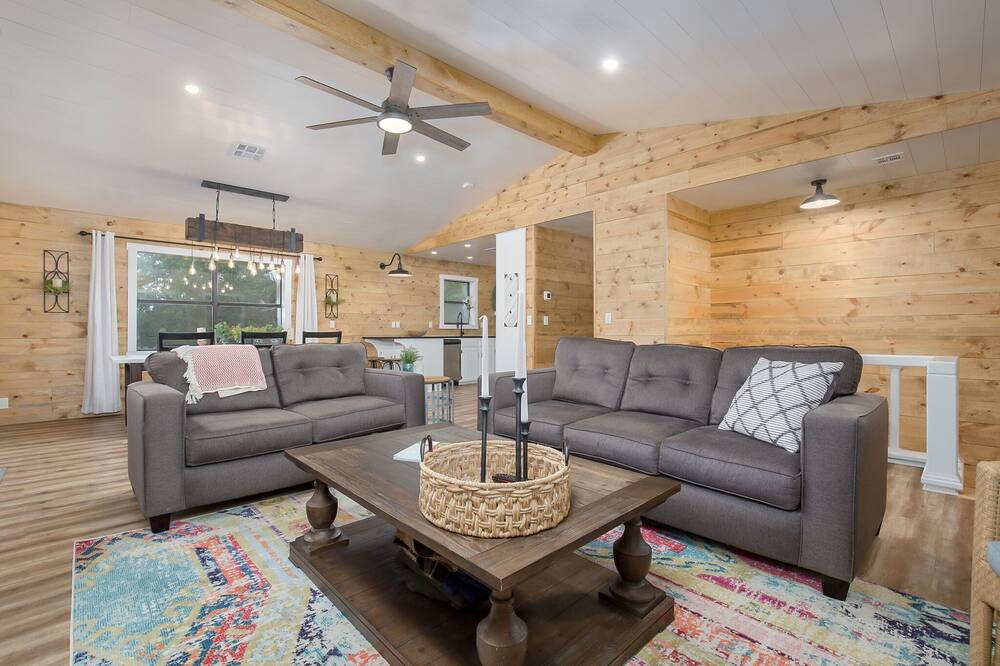 Photo of Livingroom in Sulphur