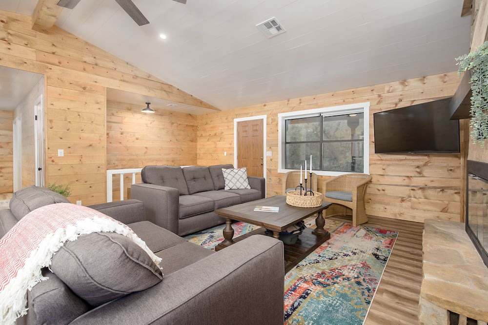 Photo of Livingroom in Sulphur