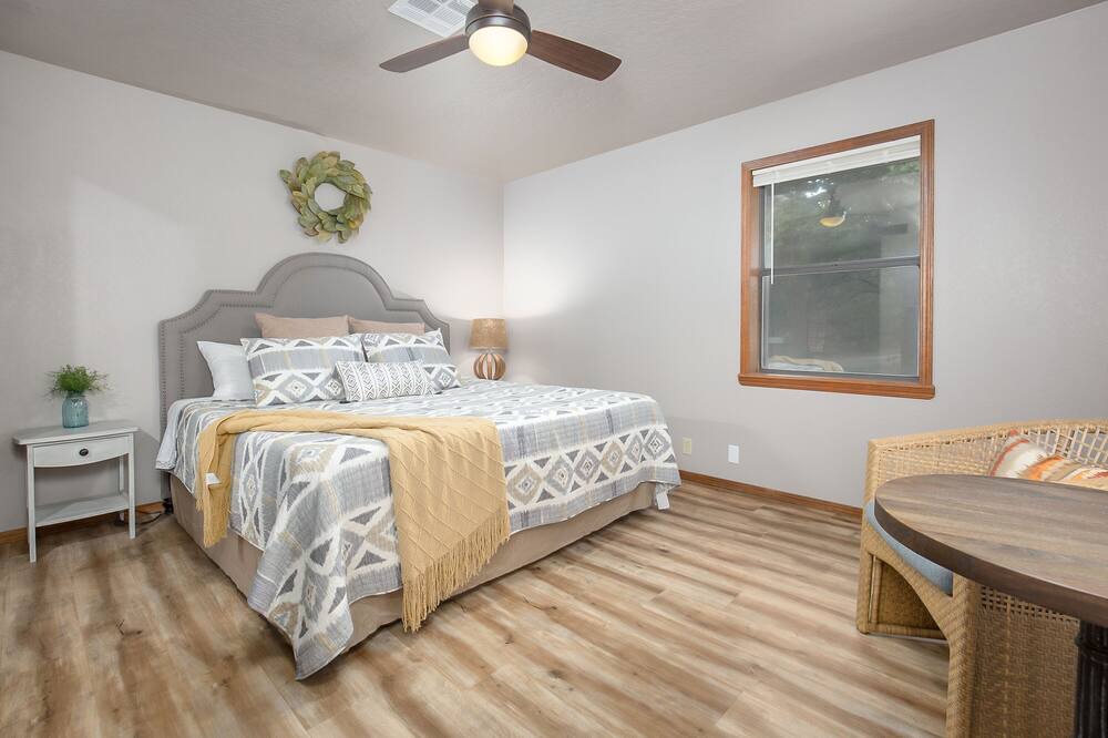 Photo of Bedroom in Sulphur
