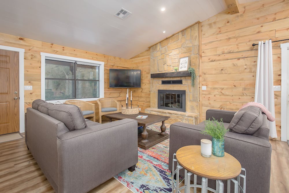 Photo of Livingroom in Sulphur