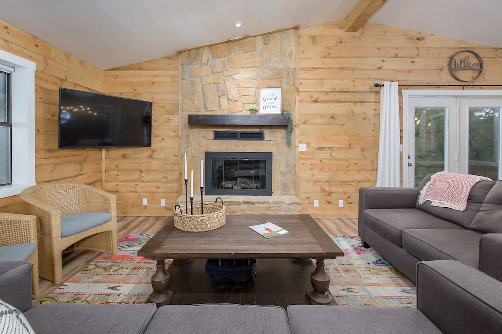 Photo of Livingroom in Sulphur