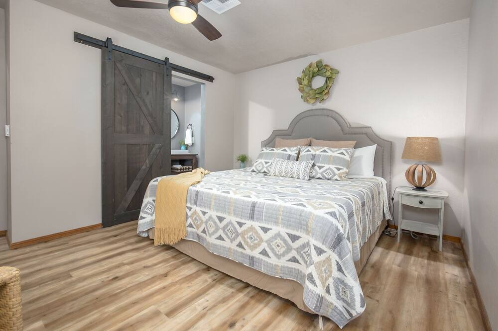 Photo of Bedroom in Sulphur