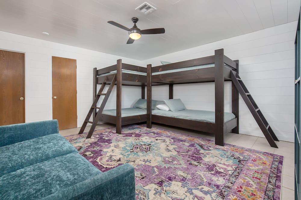 Photo of Bedroom in Sulphur