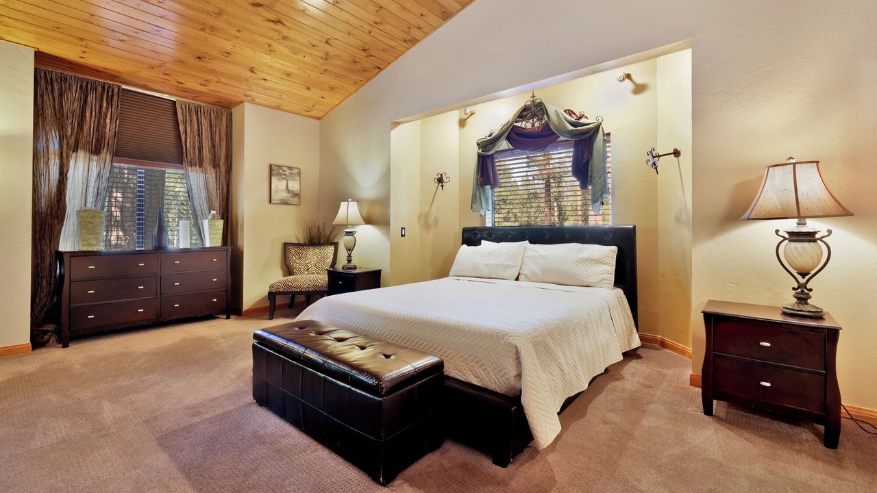 Photo of Bedroom in Evergreen Estates