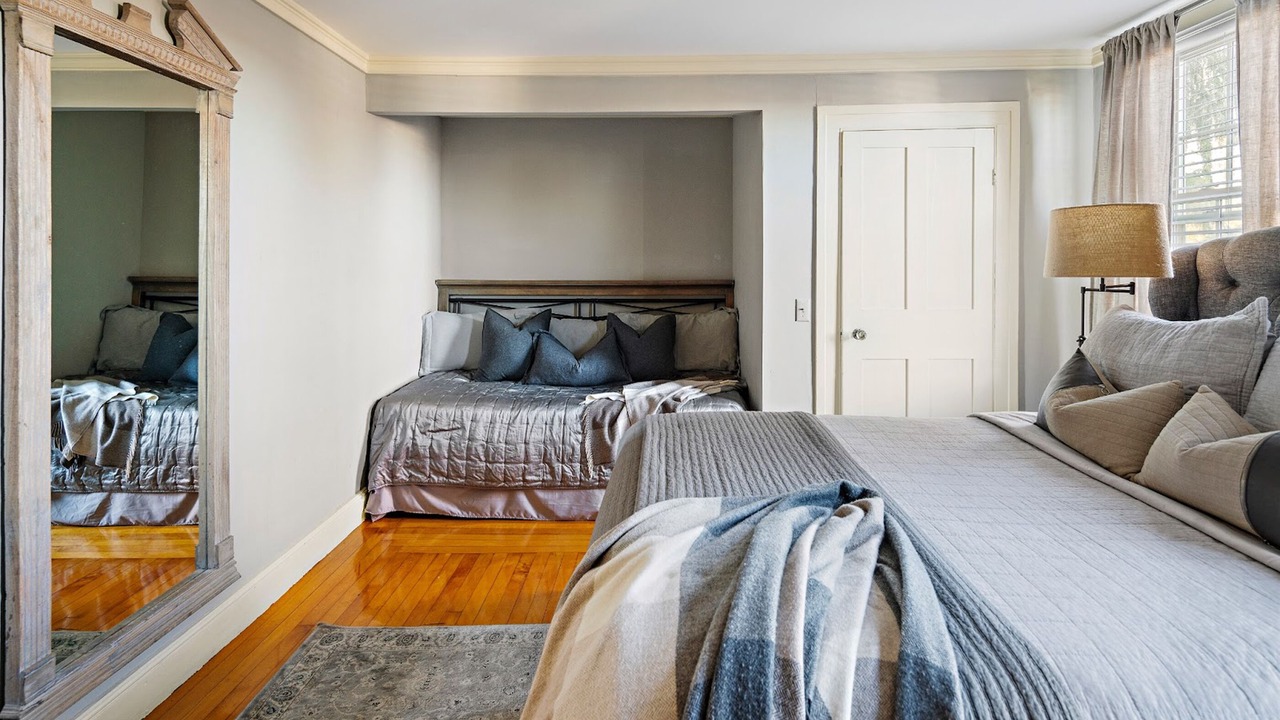 Photo of Others in Thompson