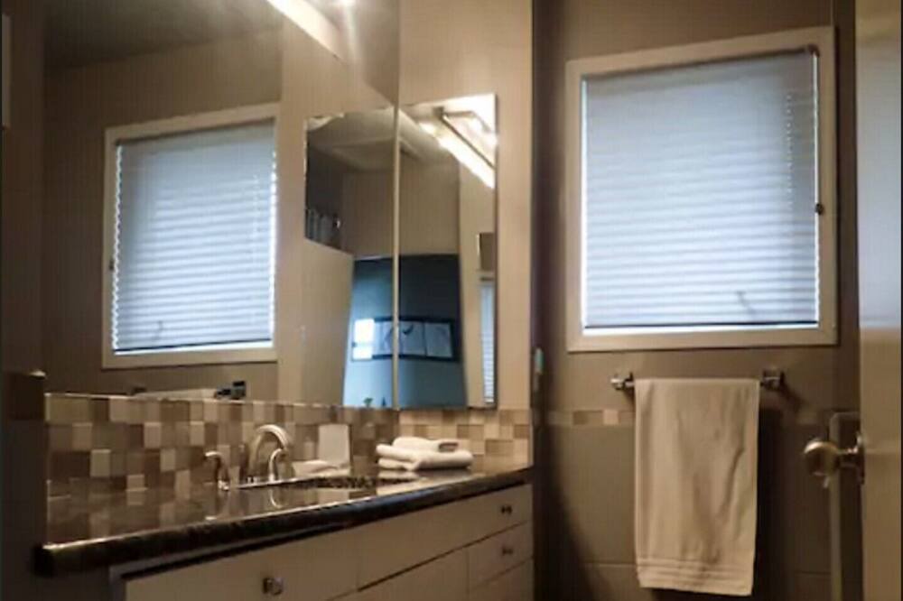 Photo of Bathroom in B-Say-Tah