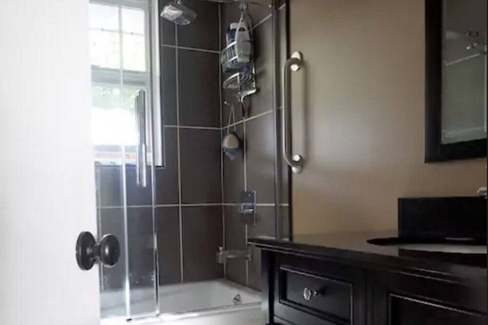 Photo of Bathroom in B-Say-Tah