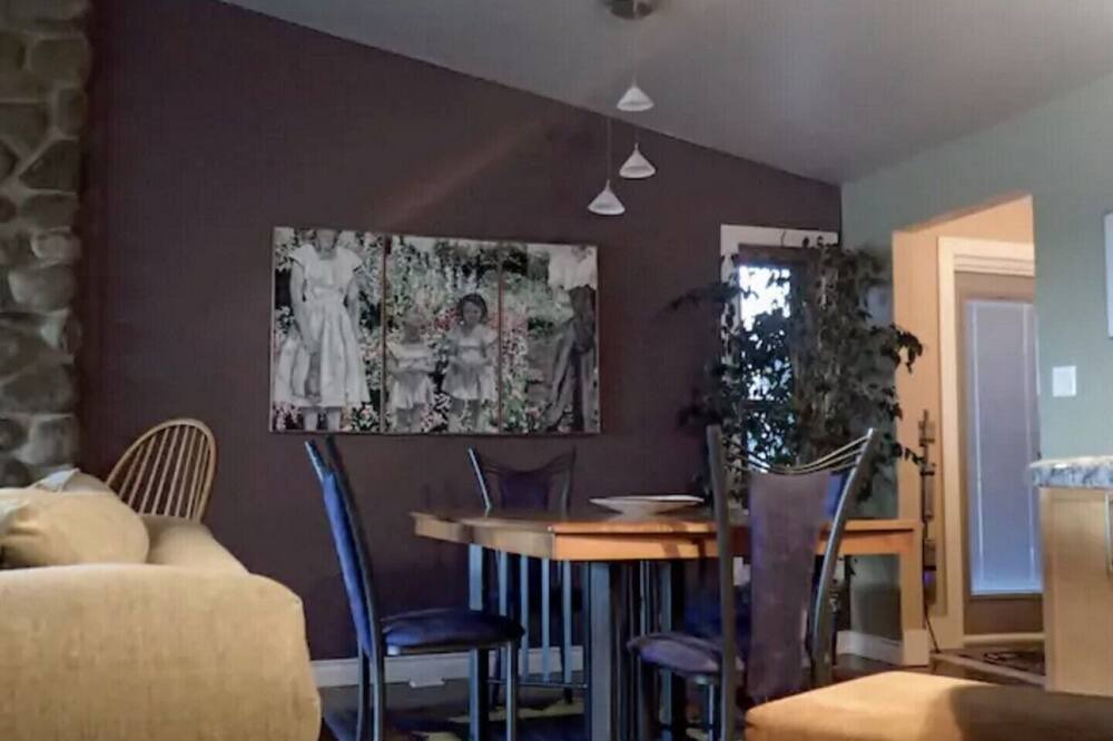 Photo of Livingroom in B-Say-Tah