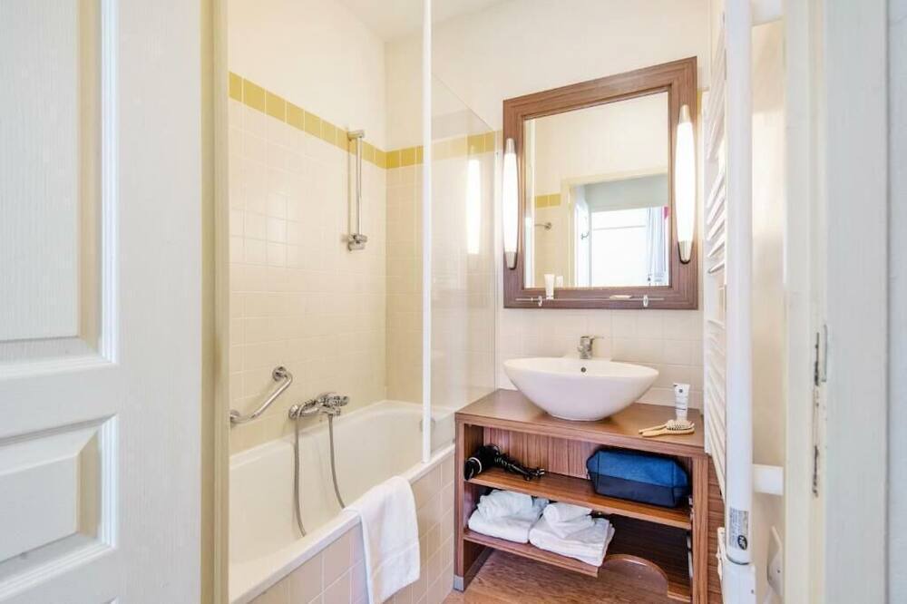 Photo of Bathroom in Loches