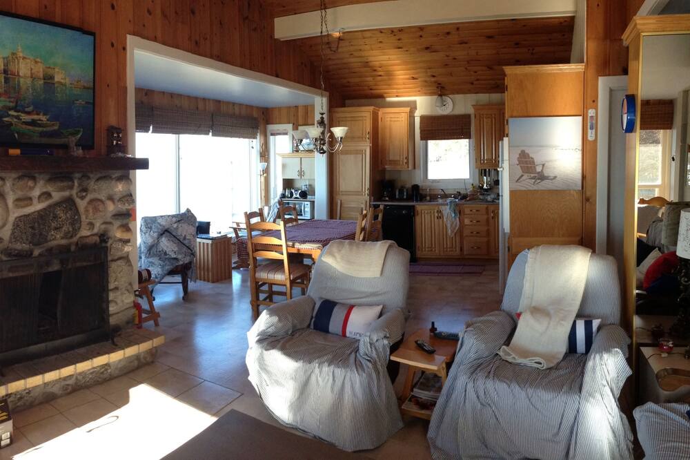 Photo of Livingroom in Saint-Simon
