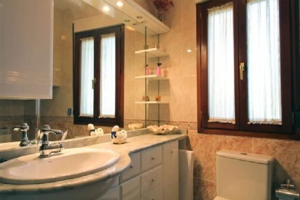 Photo of Bathroom in Espeja de San Marcelino