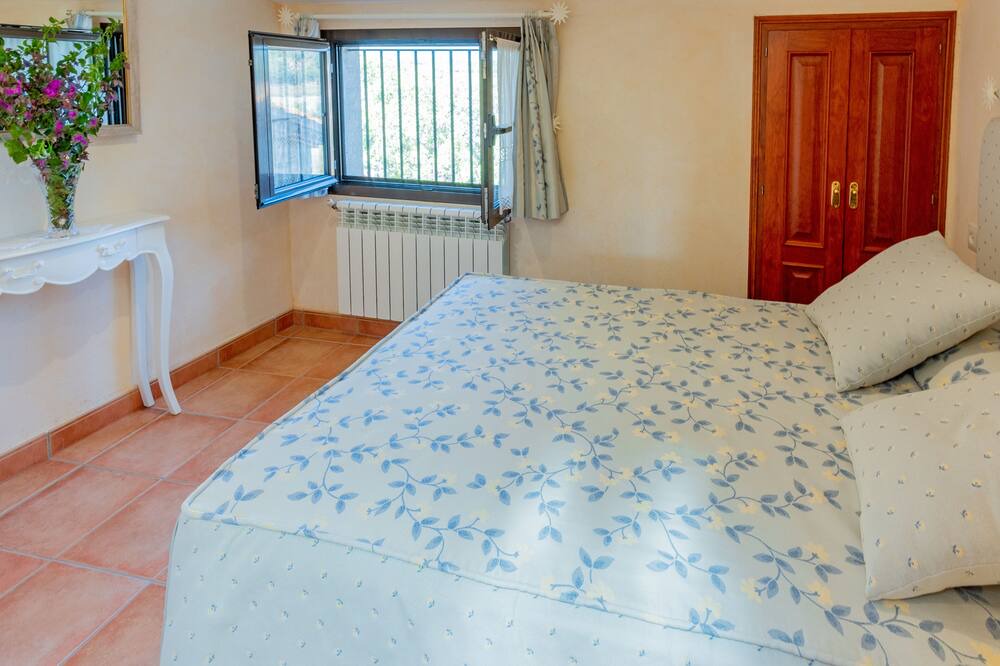 Photo of Bedroom in Capmany