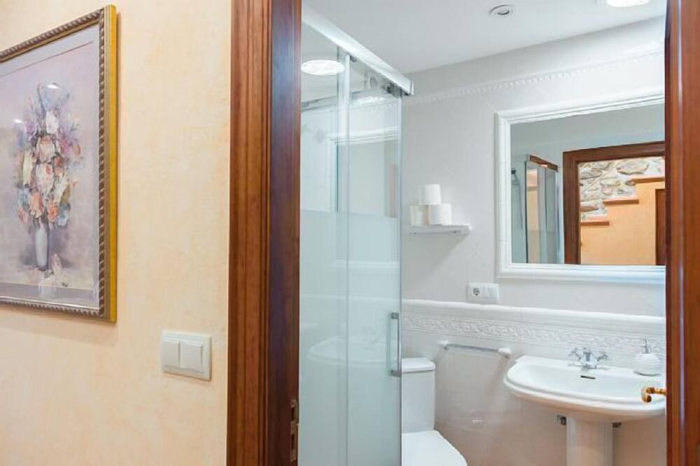Photo of Bathroom in Capmany