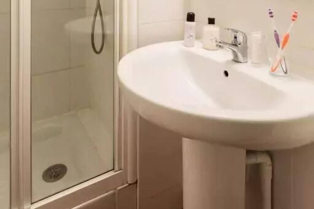 Photo of Bathroom in Font-Romeu-Odeillo-Via