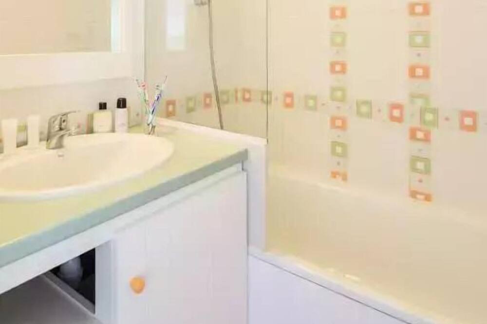 Photo of Bathroom in Font-Romeu-Odeillo-Via