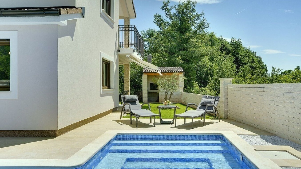 Photo of Outdoor in Mali Vareski