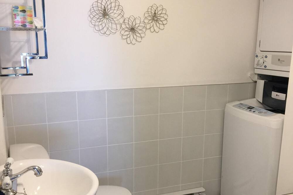 Photo of Bedroom in Saint-Jean-de-l'lle-d'Orleans