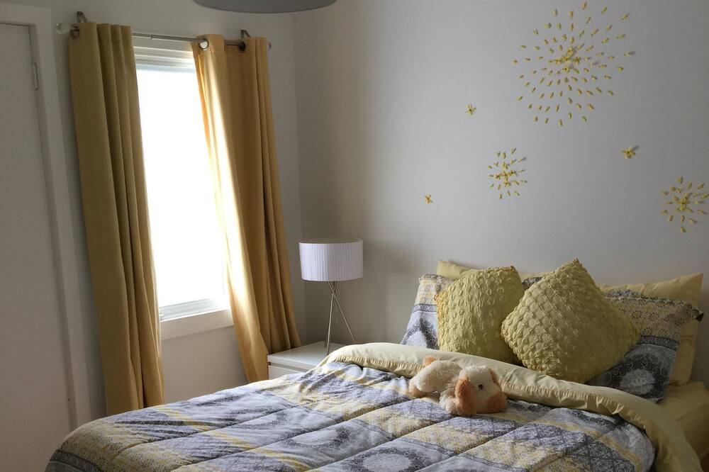 Photo of Bedroom in Saint-Jean-de-l'lle-d'Orleans