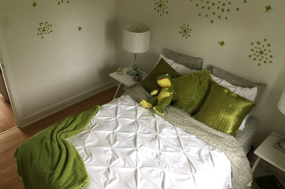 Photo of Bedroom in Saint-Jean-de-l'lle-d'Orleans