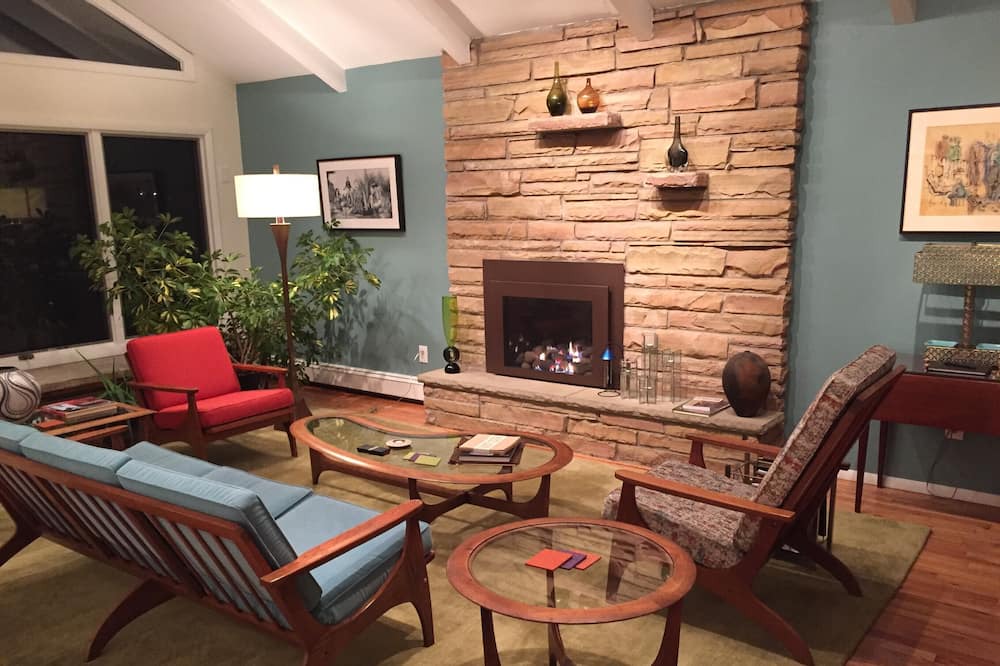 Photo of Livingroom in Sparta Township