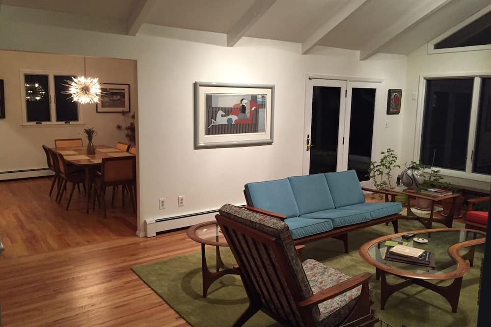 Photo of Livingroom in Sparta Township