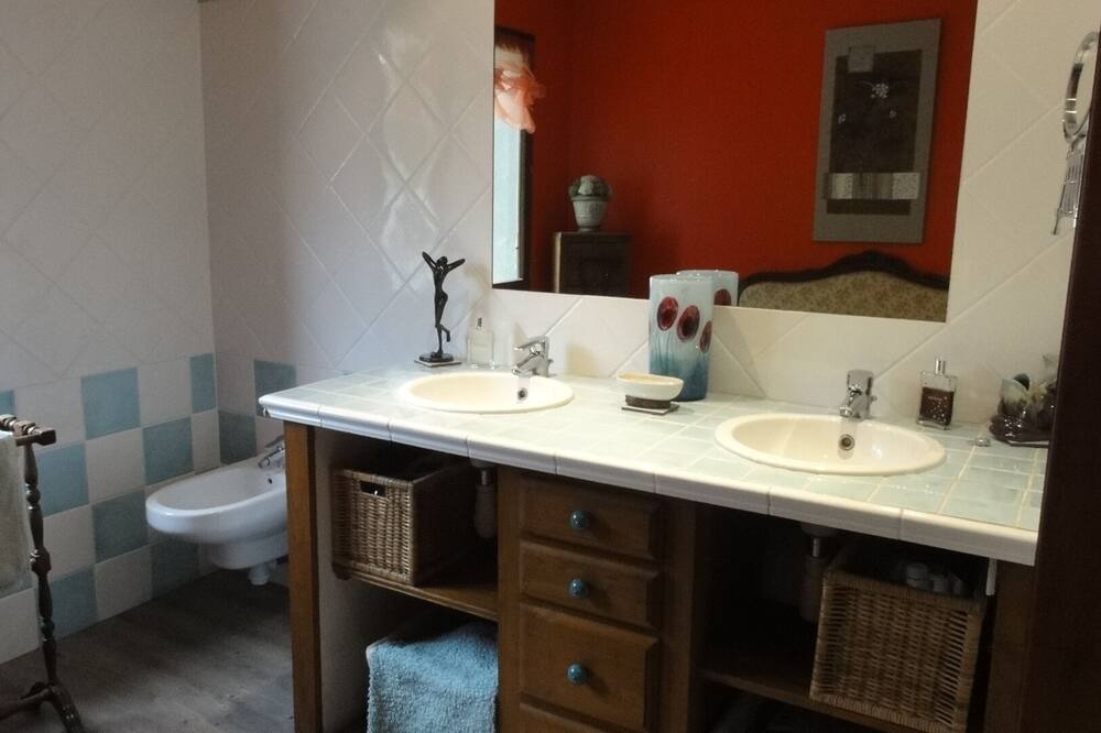 Photo of Bathroom in Bagnols-sur-Ceze