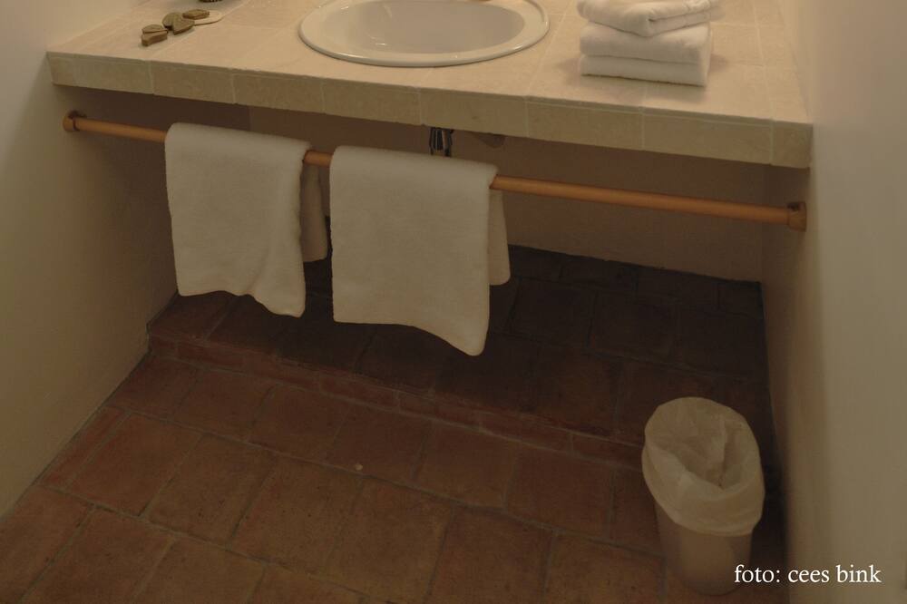 Photo of Bathroom in Labaume