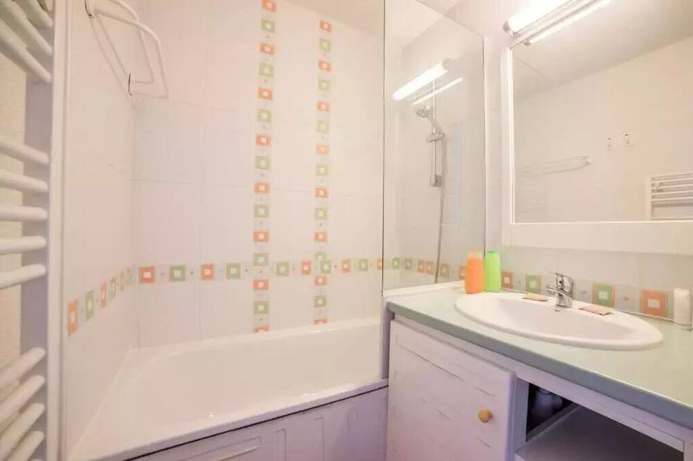 Photo of Bathroom in Font-Romeu-Odeillo-Via