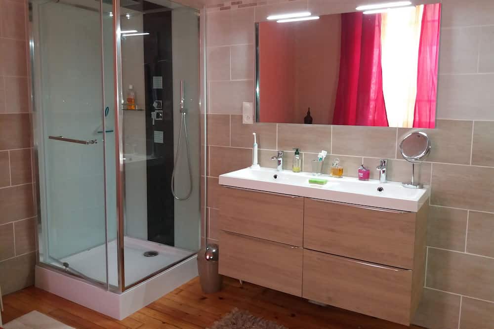 Photo of Bathroom in Carmaux