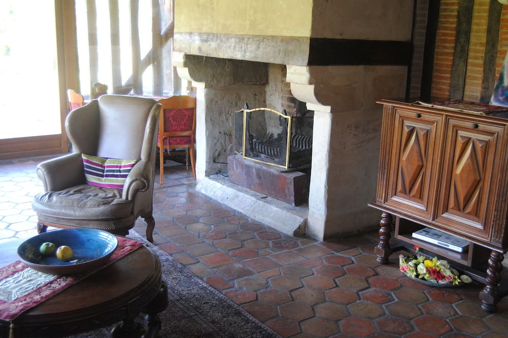 Photo of Livingroom in Fierville-les-Parcs