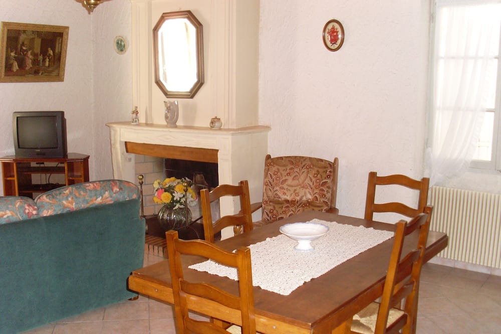 Photo of Livingroom in Saint-Romain-la-Virvee