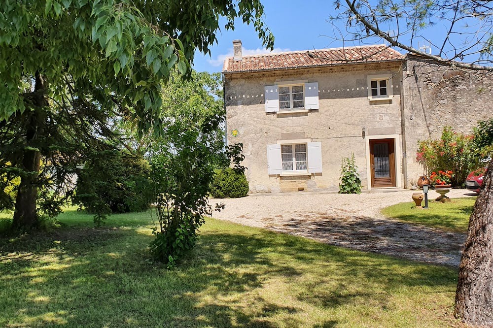 Photo of Outdoor in Saint-Romain-la-Virvee