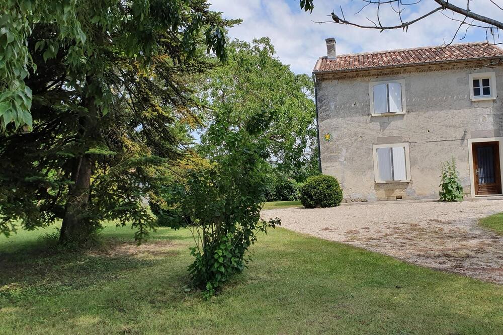 Photo of Outdoor in Saint-Romain-la-Virvee