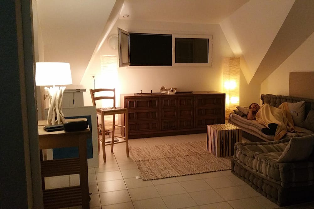 Photo of Livingroom in Saint-Sulpice-et-Cameyrac