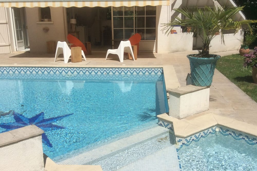 Photo of Outdoor in Saint-Sulpice-et-Cameyrac