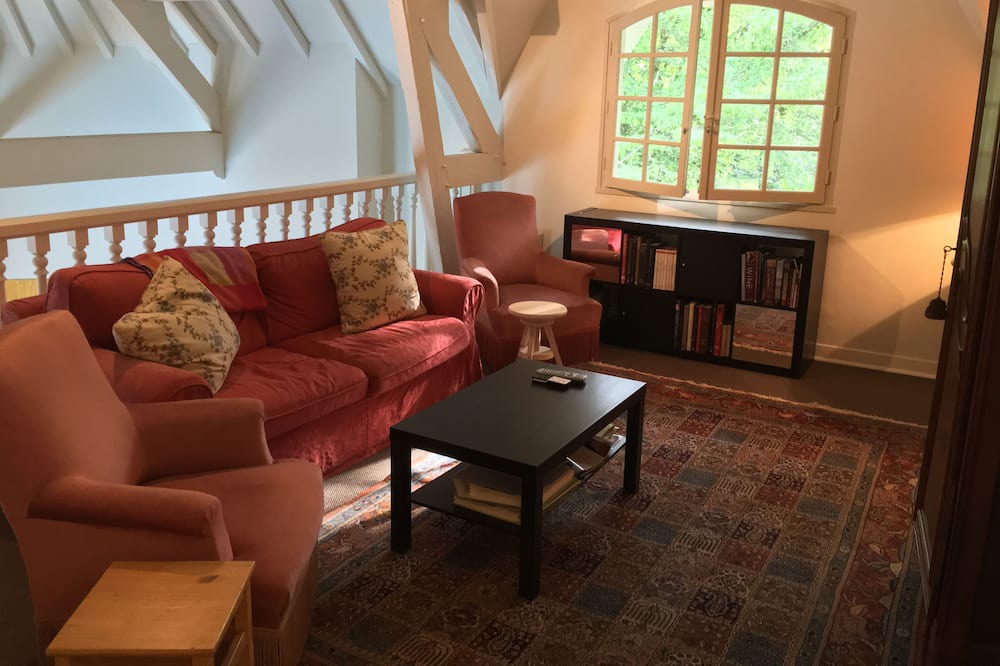 Photo of Livingroom in Saint-Sulpice-et-Cameyrac