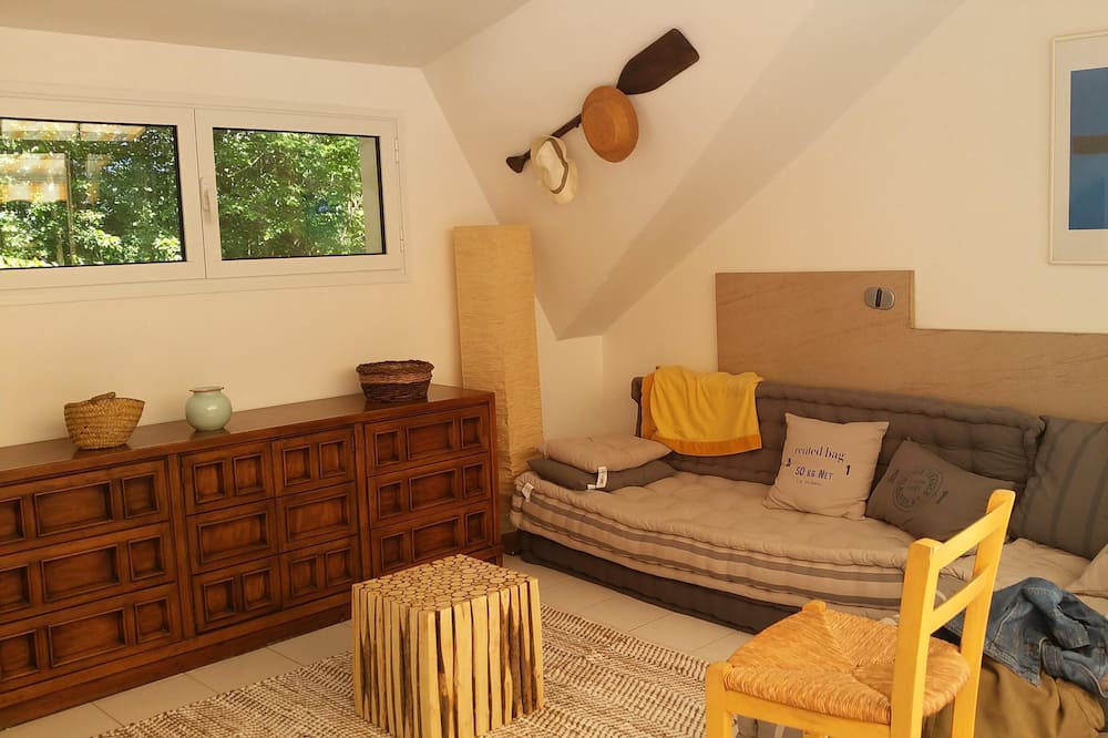 Photo of Livingroom in Saint-Sulpice-et-Cameyrac